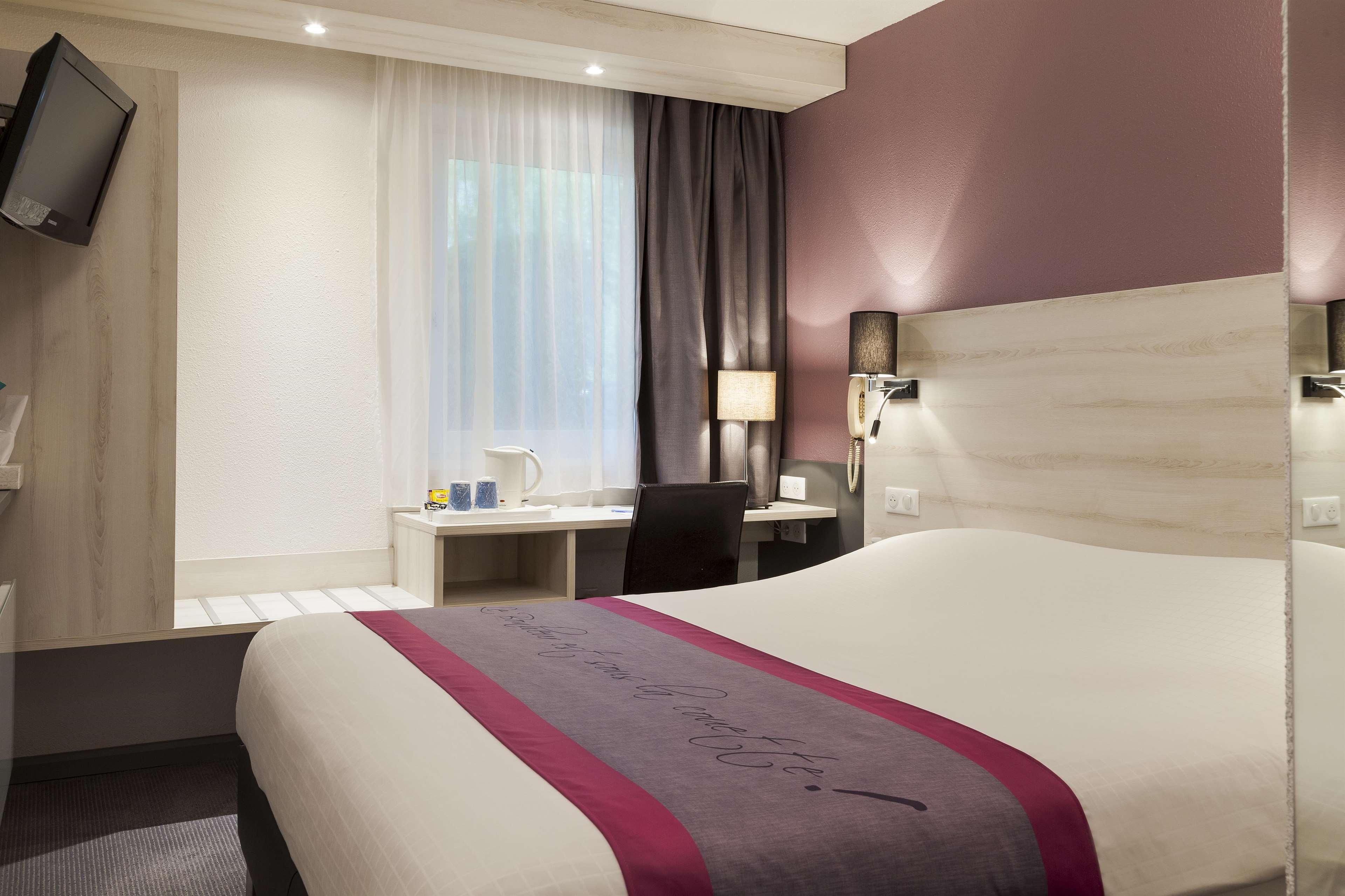 Kyriad Lille Est - Villeneuve D'Ascq Екстер'єр фото